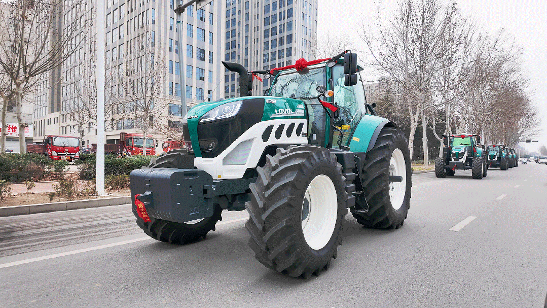 春耕看“新” | 向春天出發！雷沃CVT智能拖拉機集中交付